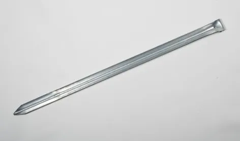 Piton Gazon en acier galvanisé 35cm
